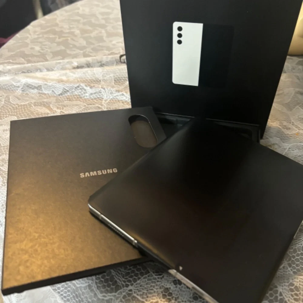 Samsung Galaxy ZFold 5 cream -unlocked 256 GB